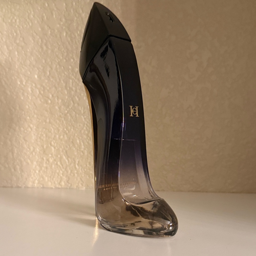 Elegant Black and Gold Women's